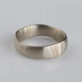 18k White Gold Medium Sculpted Band