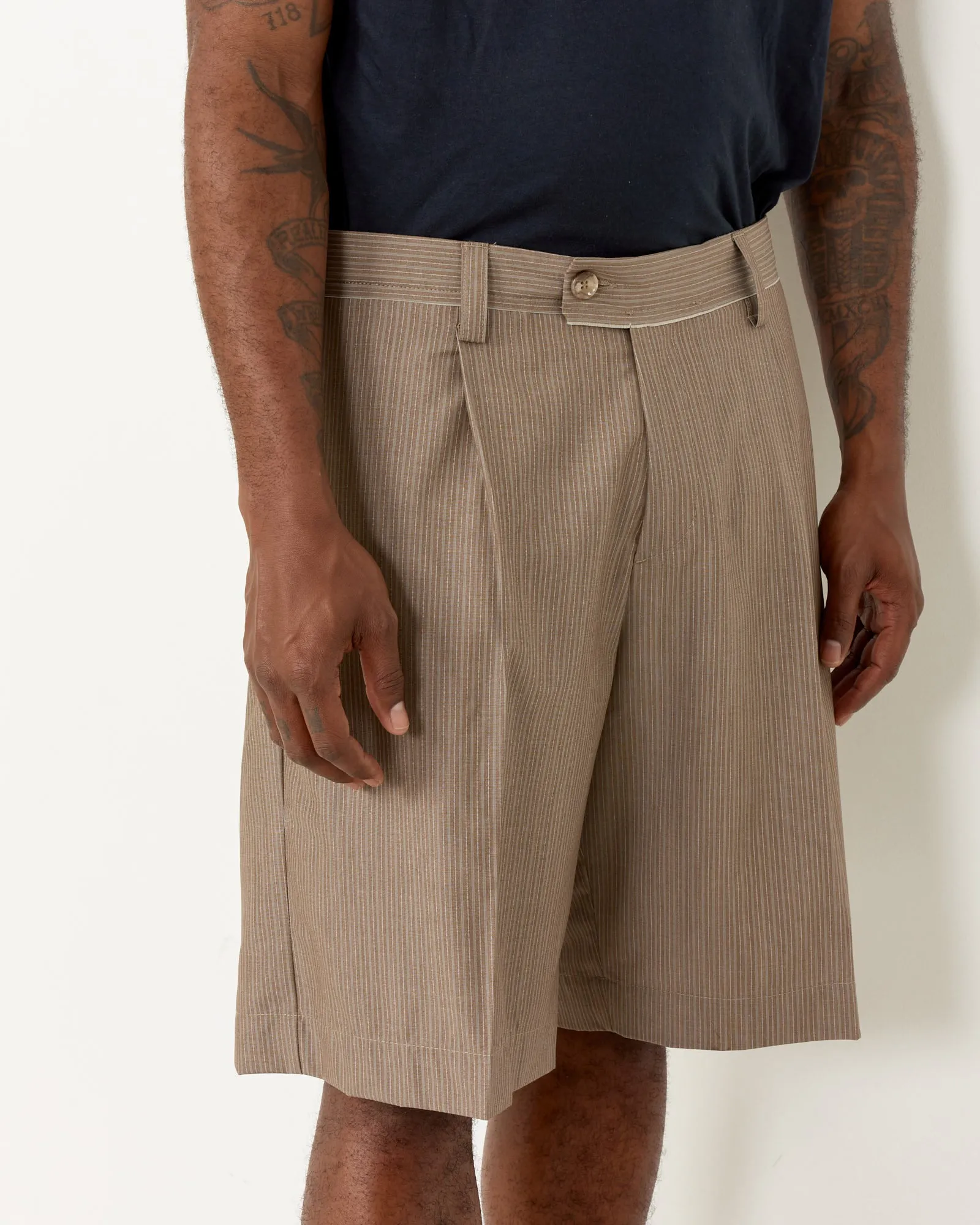 Classic Shorts in Taupe Grey