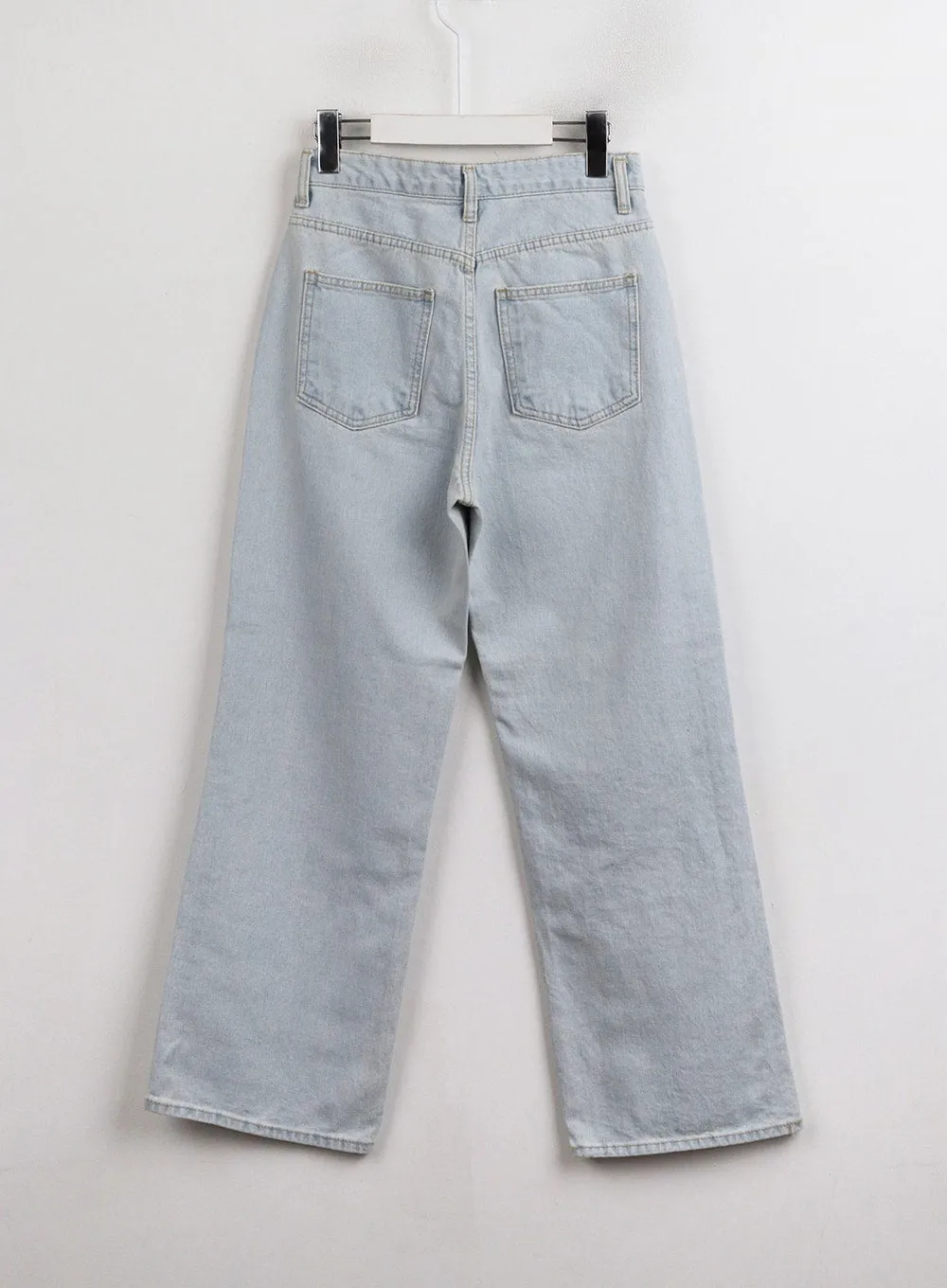 Light Washed Straight Leg Jeans OJ422