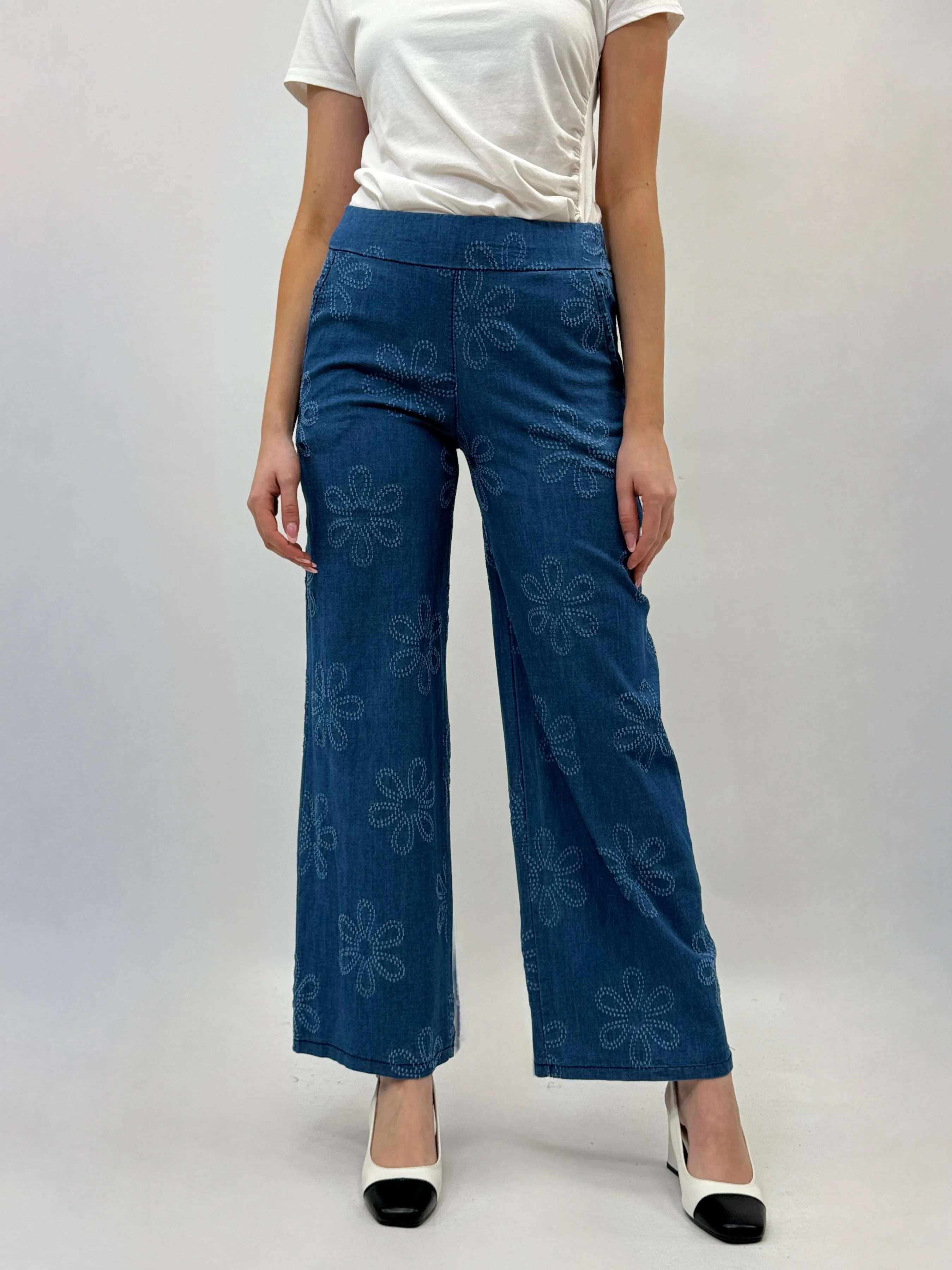 Pantaloni in jeans leggero con ricami fiori