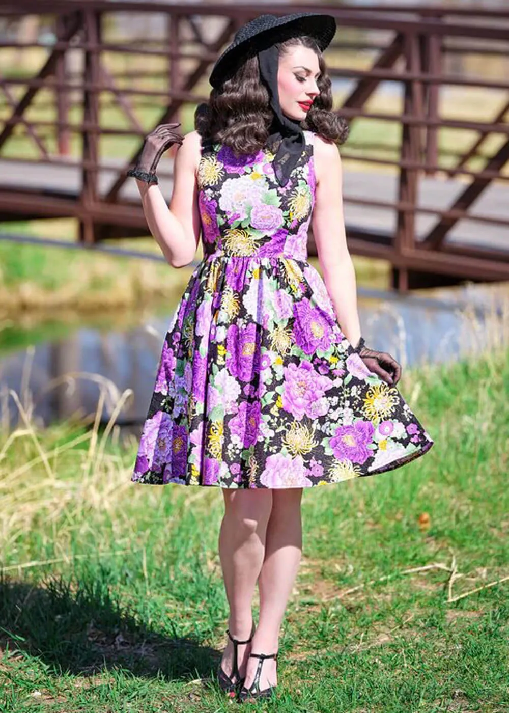 Retrolicious Vintage Floral 50's Swing Dress Purple