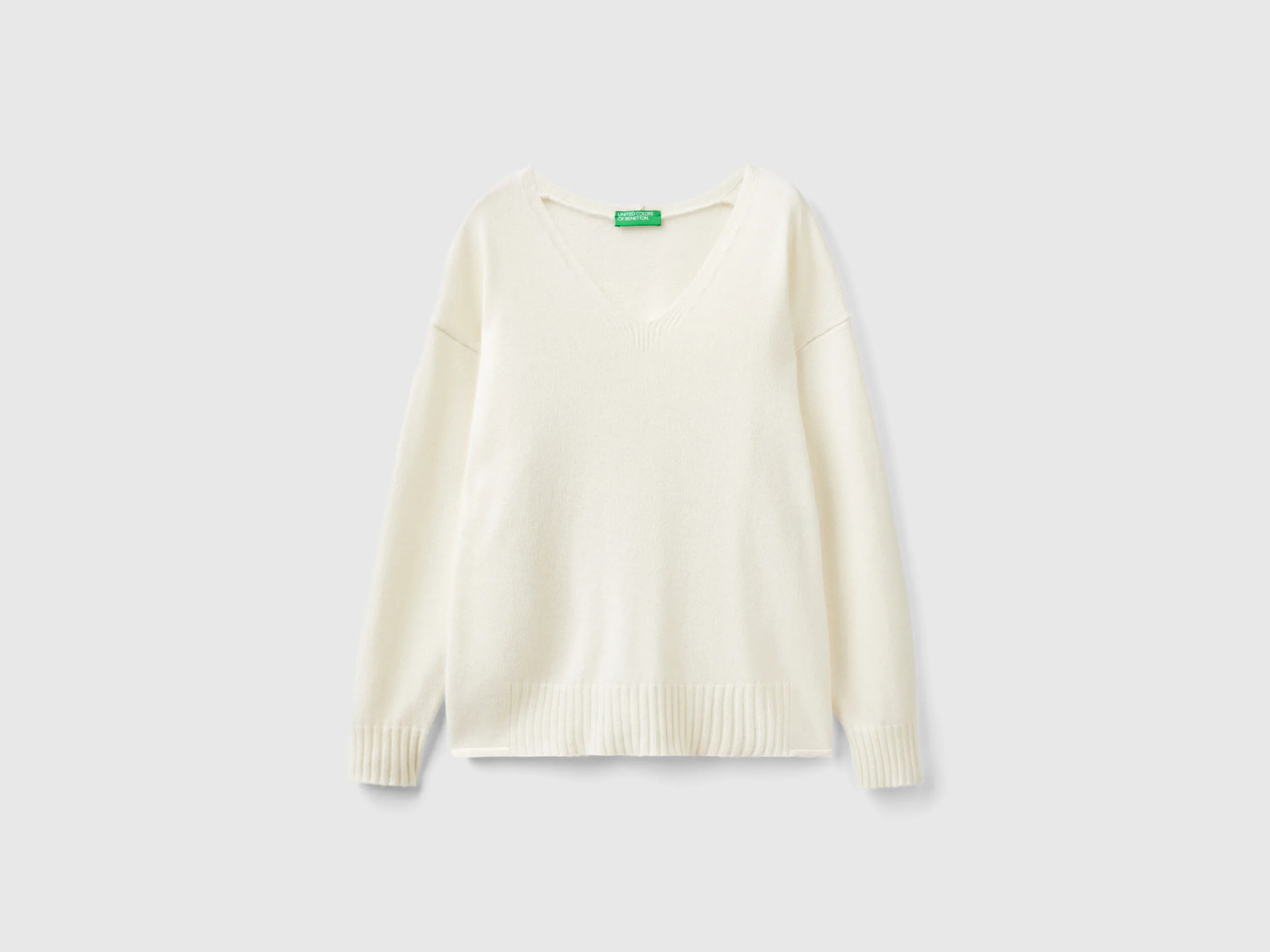 V-neck sweater in wool blend - Creamy White | Benetton