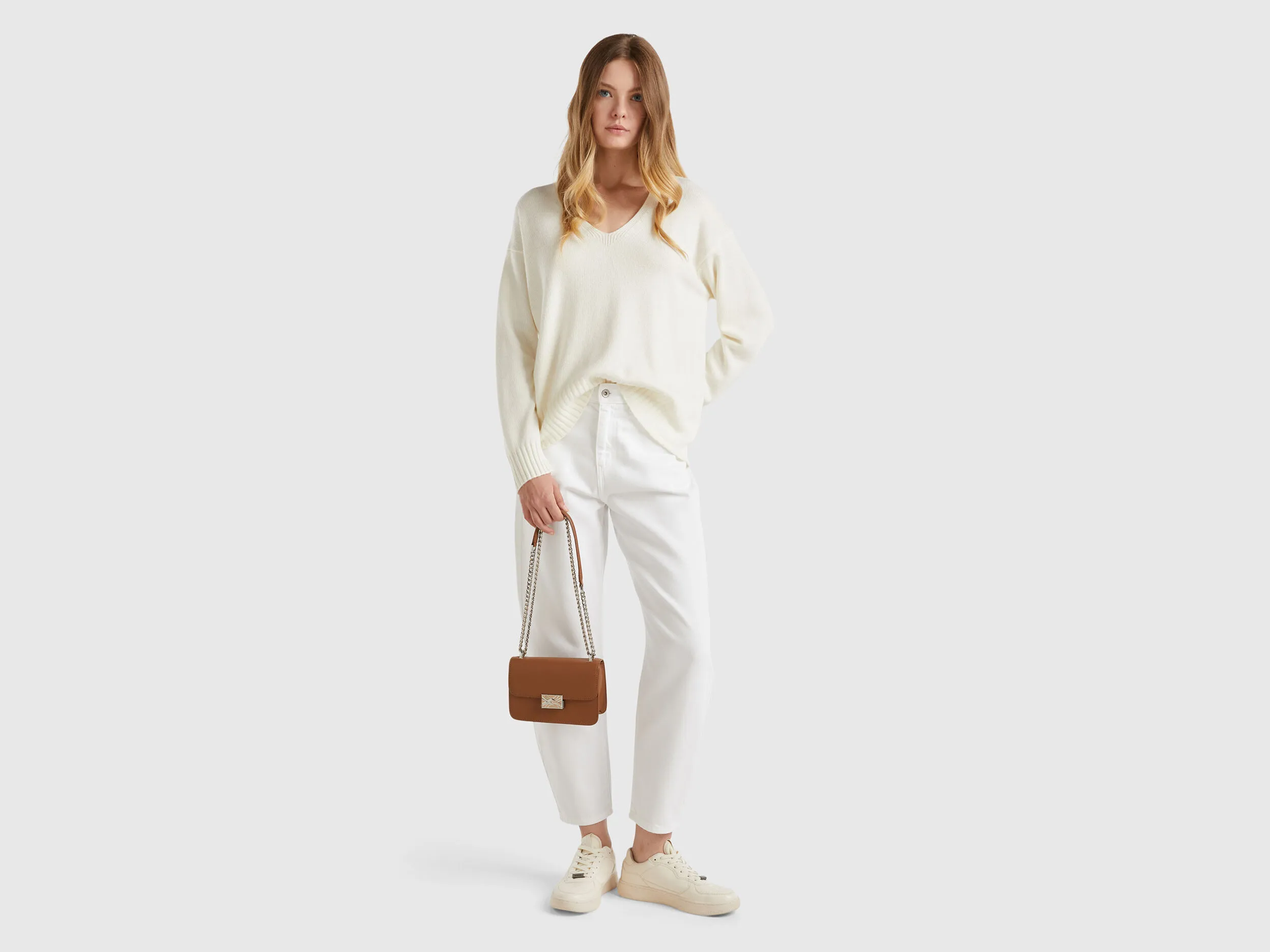 V-neck sweater in wool blend - Creamy White | Benetton